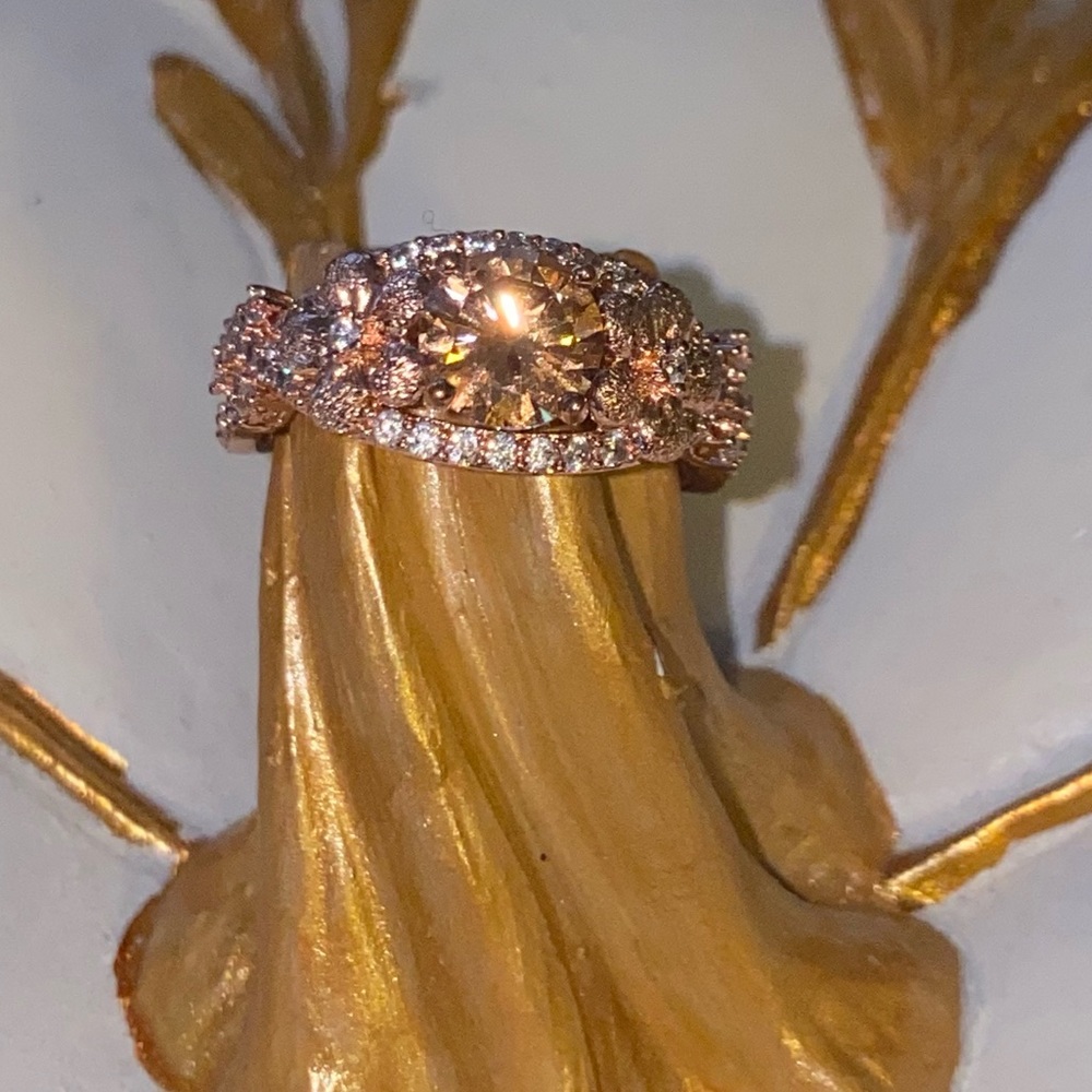 Amber gemstone with white accents gems & flowers.